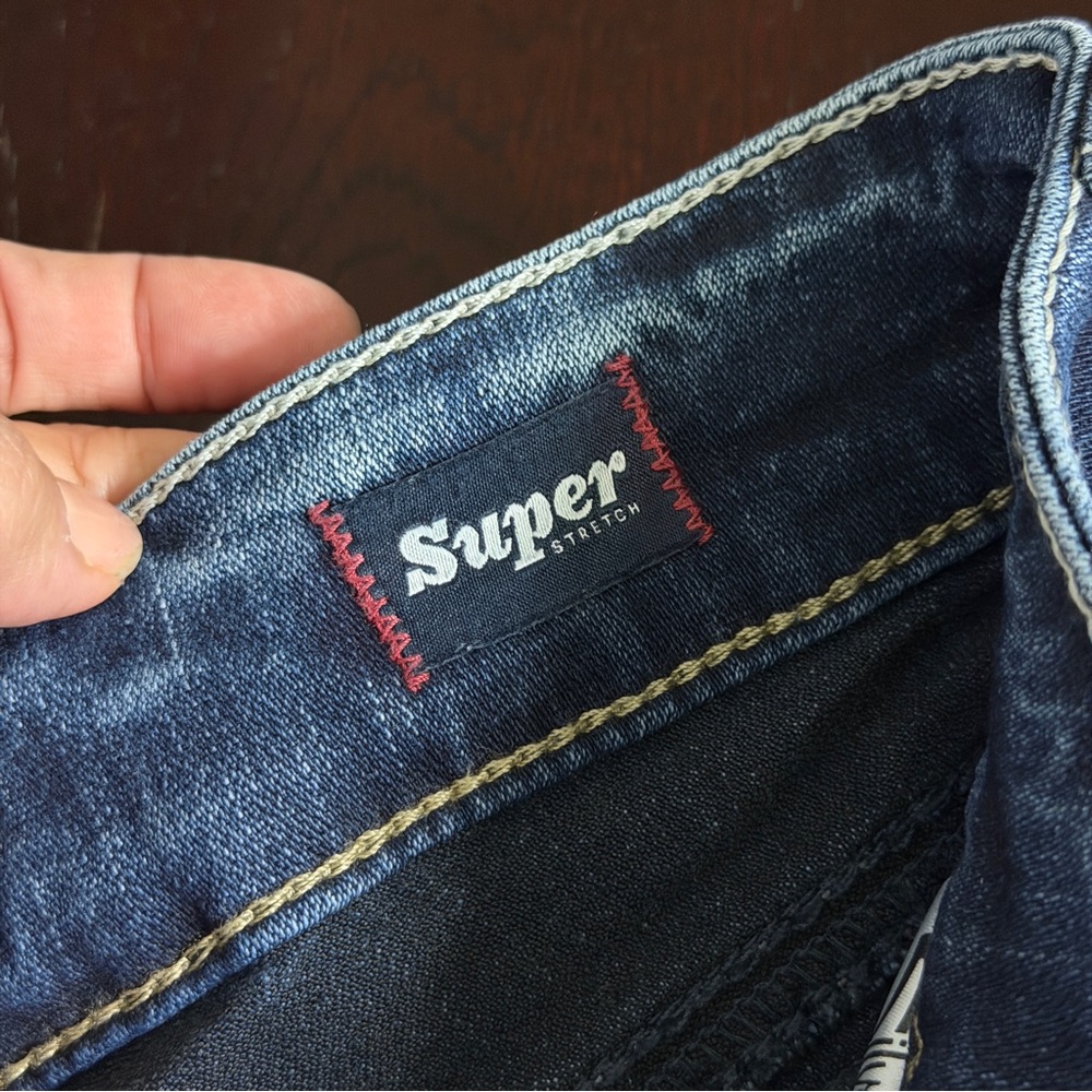 Silver 29 Suki Dark Wash Super Stretch Mid Boot Jeans - Picture 8 of 9